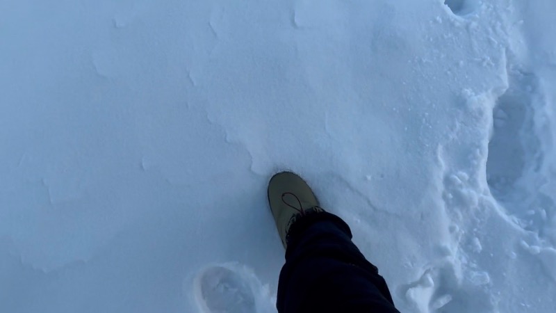 イナリ湖の雪