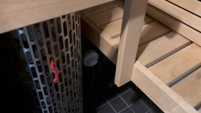 フィンランド式サウナの電気ストーブ