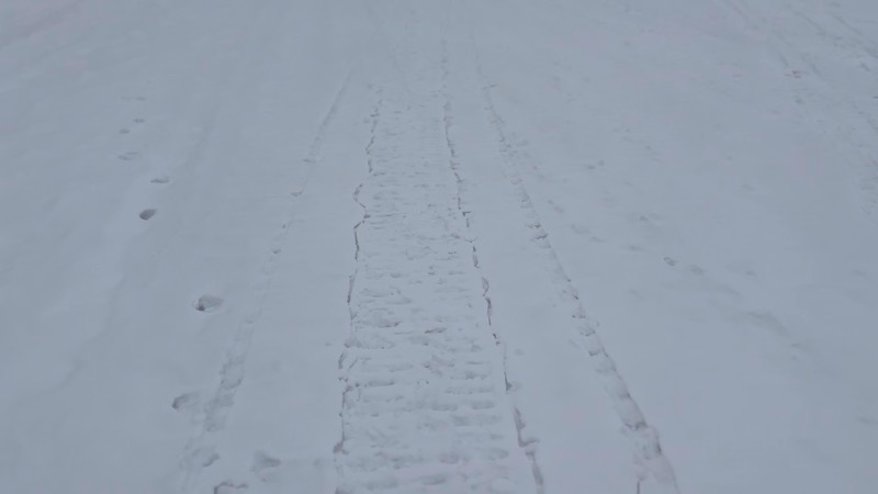 イナリ湖に積もった雪
