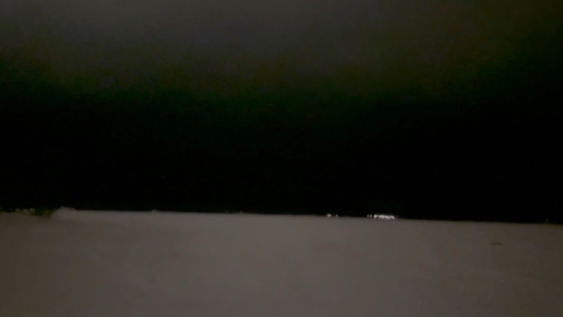 夜のイナリ湖